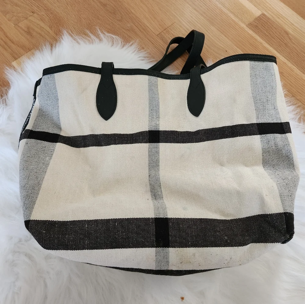 Burberry Multicolor Check Canvas Floral Carryall - Picture 8 of 9